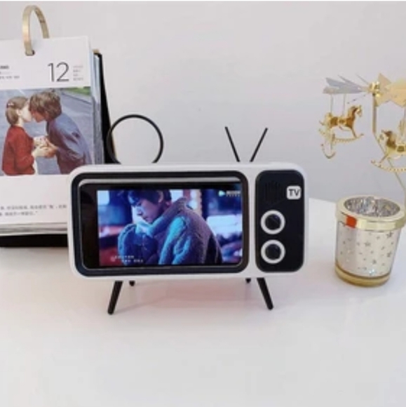 💥SOLD💥 Retro TV Bluetooth Speaker Mobile Phone Holder - Picture 3 of 7